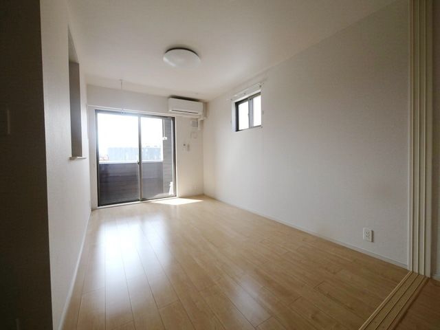 居室・リビング　★おしゃれなリビングフロアの様子★