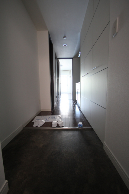 玄関　※同間取り別部屋の参考写真です