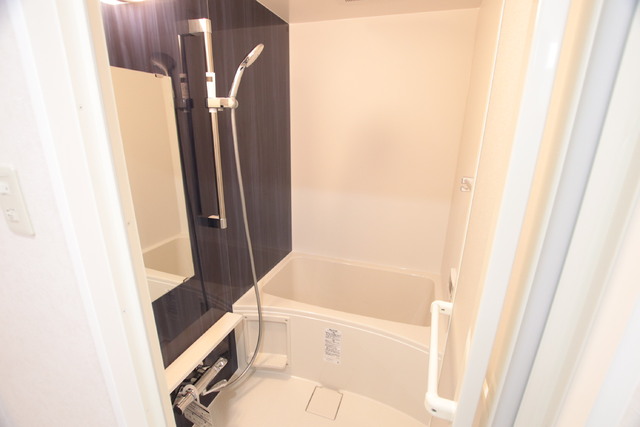 バス・シャワールーム　追い焚き付きの浴室です！