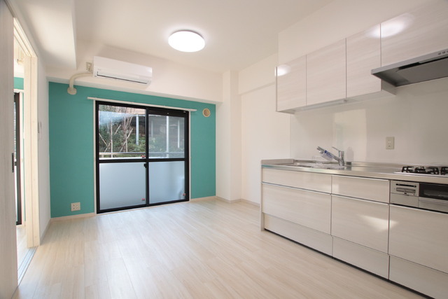 居室・リビング　８．６帖のＤＫです！（照明は設備ではありません）