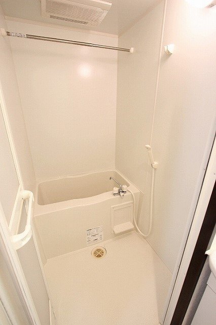バス・シャワールーム　同物件別号室のものです。