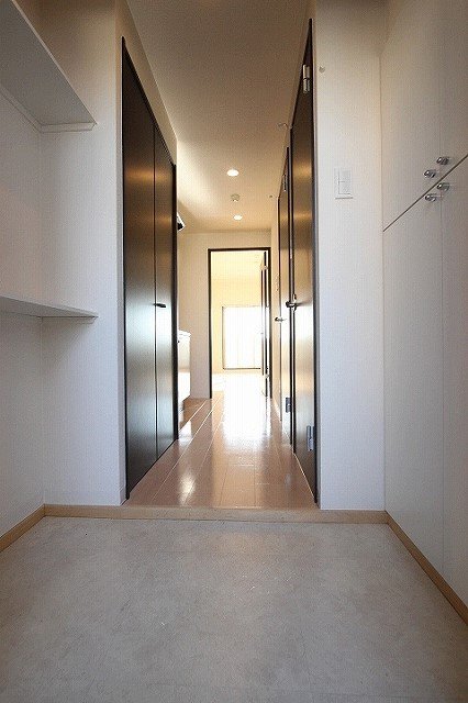 玄関　同物件別号室のものです。