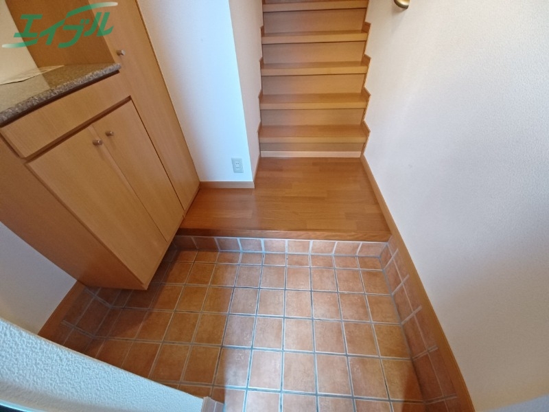 玄関　同型反転タイプの画像です