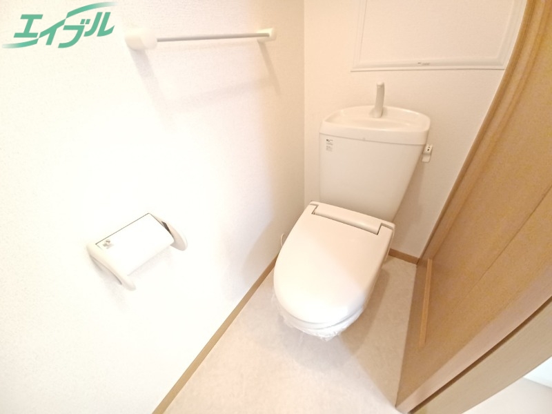 トイレ　同型反転タイプの画像です