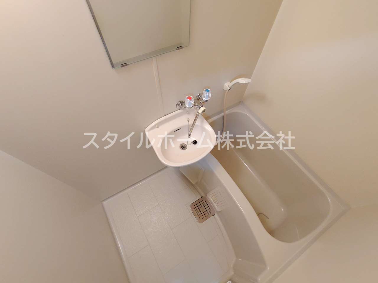 バス・シャワールーム　別部屋写真です。