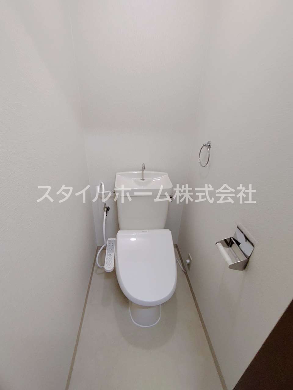 トイレ　別部屋写真です。