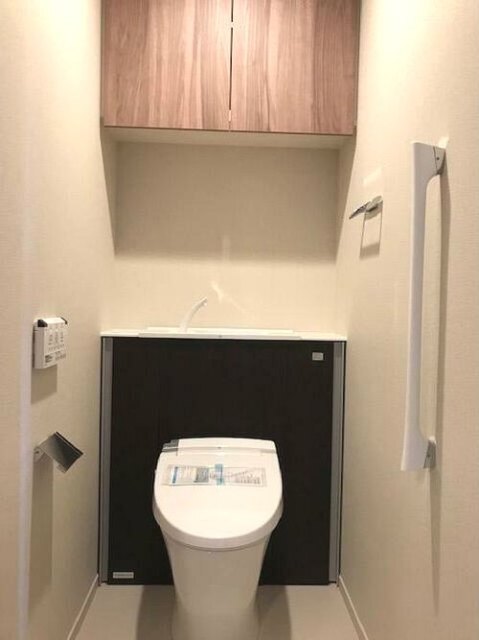 トイレ　温水洗浄便座