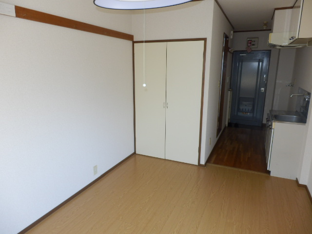 居室・リビング　洋室フローリングです