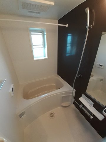 バス・シャワールーム　追い焚き・浴室乾燥機付きのお風呂です♪