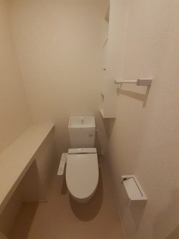 トイレ　嬉しい温水洗浄便座付き♪