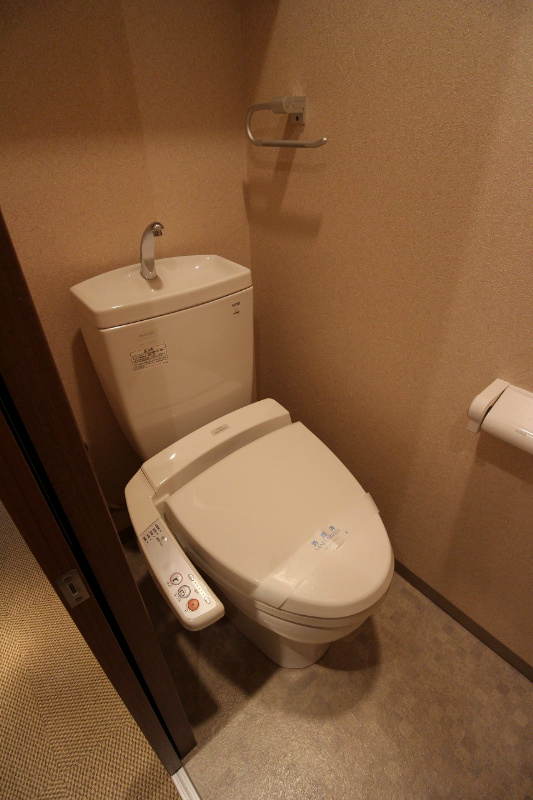 トイレ　ウォシュレット付