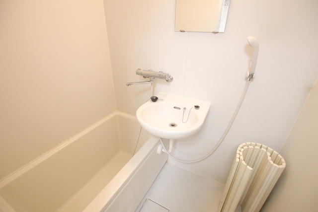 バス・シャワールーム　風呂蓋は設備ではありません