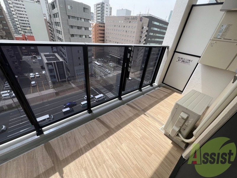 バルコニー　バルコニーは天気の良い日には洗濯物もよく乾きそうですね。