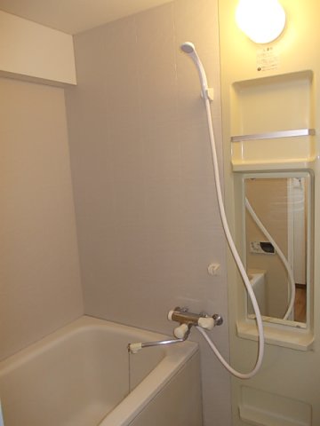 バス・シャワールーム　落ち着いた空間のお風呂です