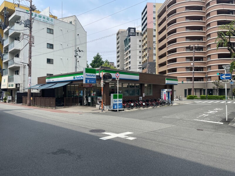 コンビニ　ファミリーマート京橋駅西店（コンビニ）まで126m