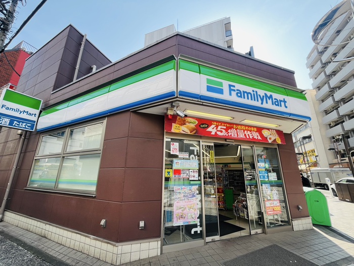 コンビニ　ファミリーマート（コンビニ）まで130m