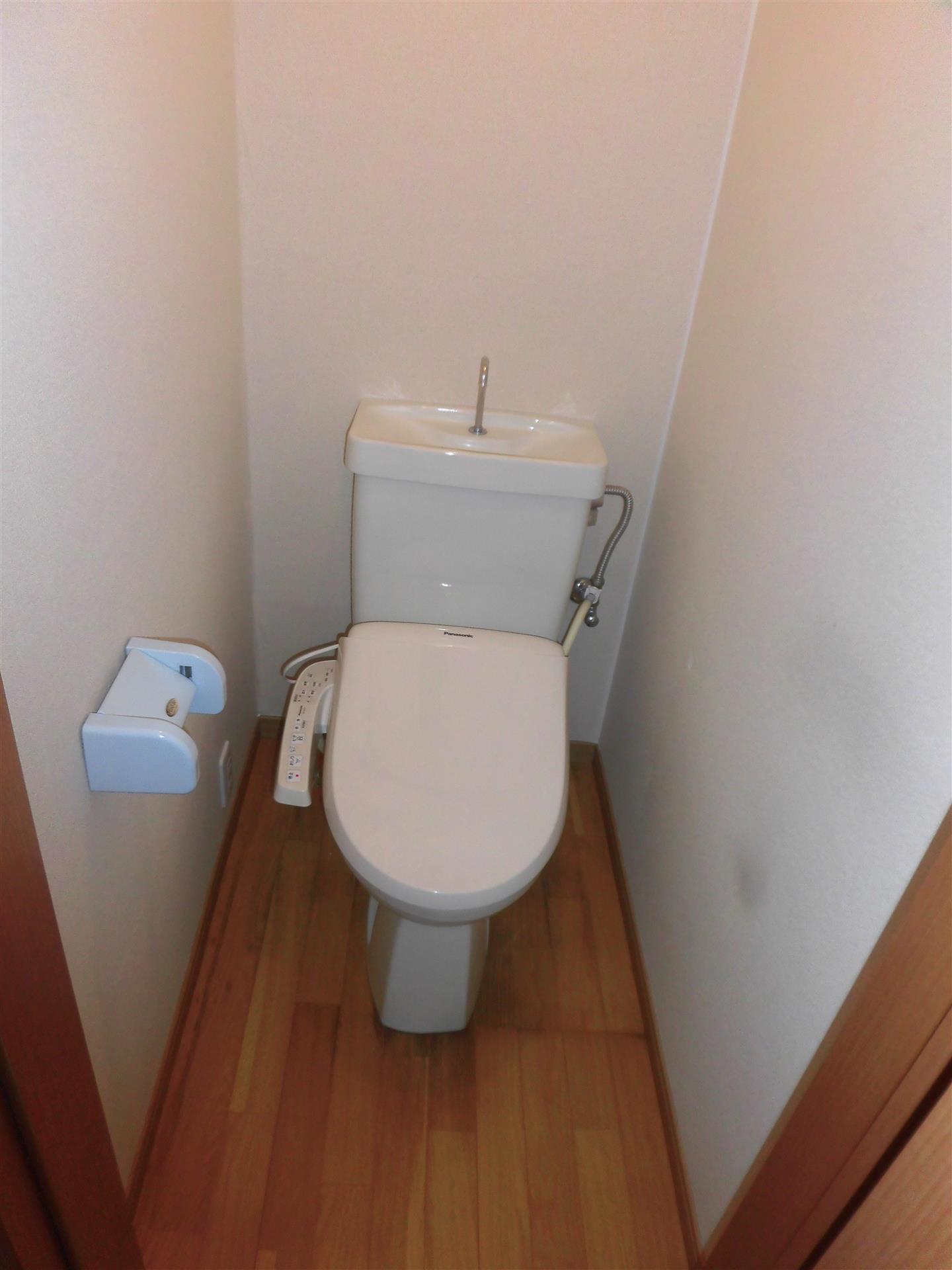 トイレ　ウォシュレット付。清潔に保てます。