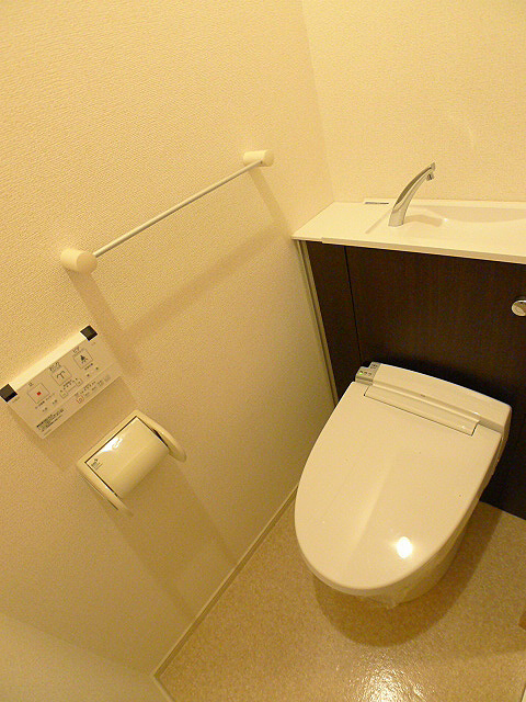 トイレ　温水洗浄便座