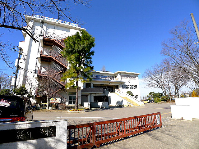 中学校　越谷市立大袋中学校（中学校）まで622m