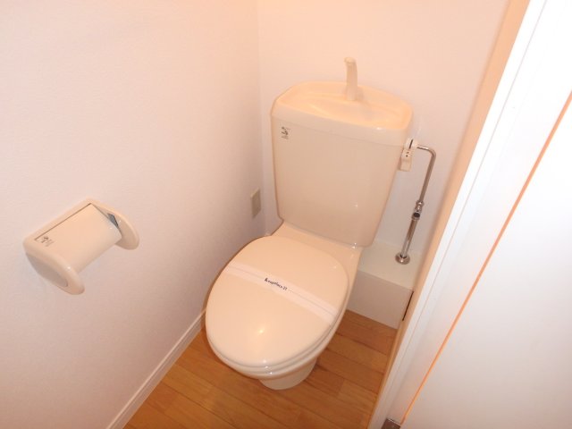 トイレ　他のお部屋の参考写真となります。