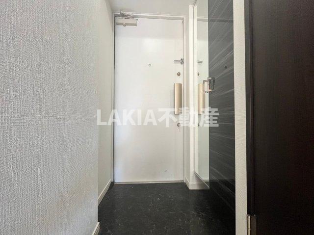 玄関　※退去予定の為、同施工会社の類似写真になります。