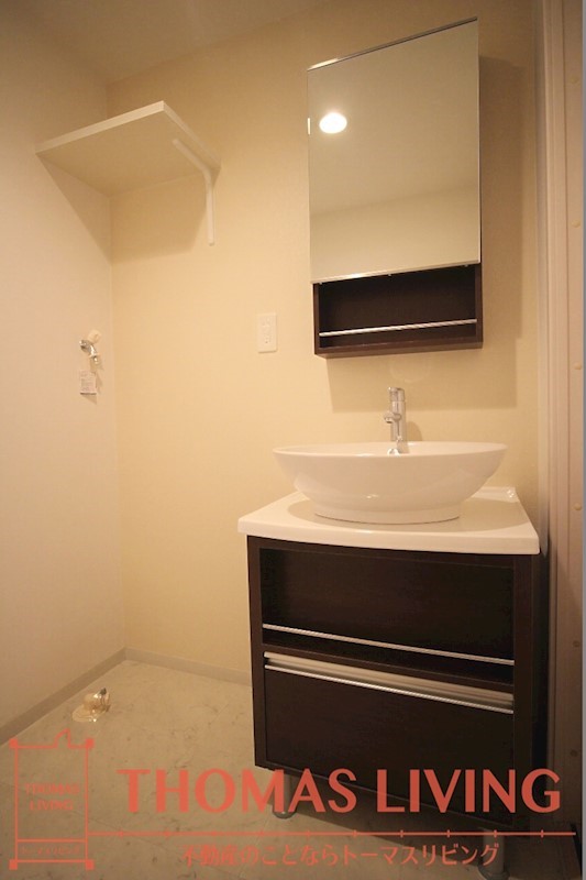洗面設備　オシャレな洗面台。