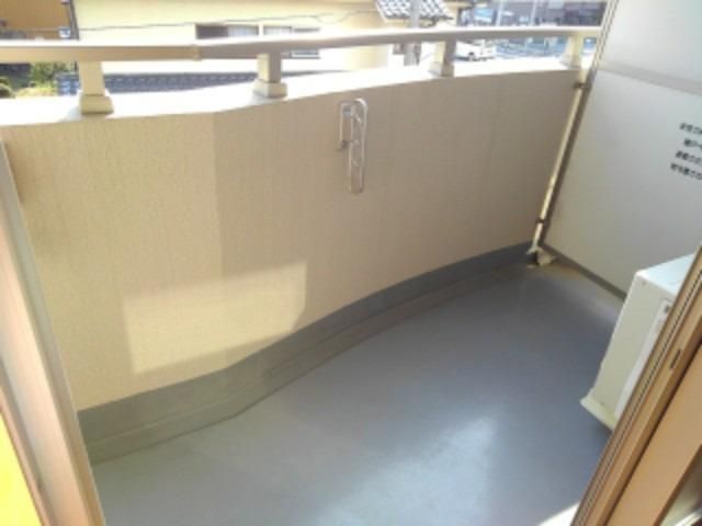 バルコニー　陽当たり良好なバルコニーです