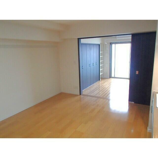 居室・リビング　LDKと洋室。