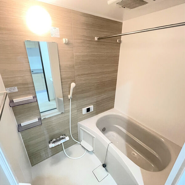 バス・シャワールーム　※写真は同じマンションの違う部屋のものになります。