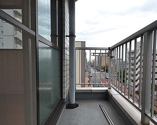 バルコニー　バルコニーからの眺めを楽しみながら食事をしませんか