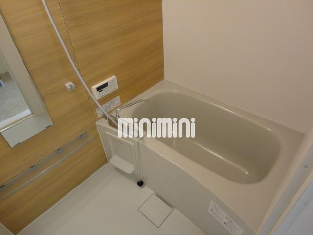 バス・シャワールーム　清潔感のある浴室