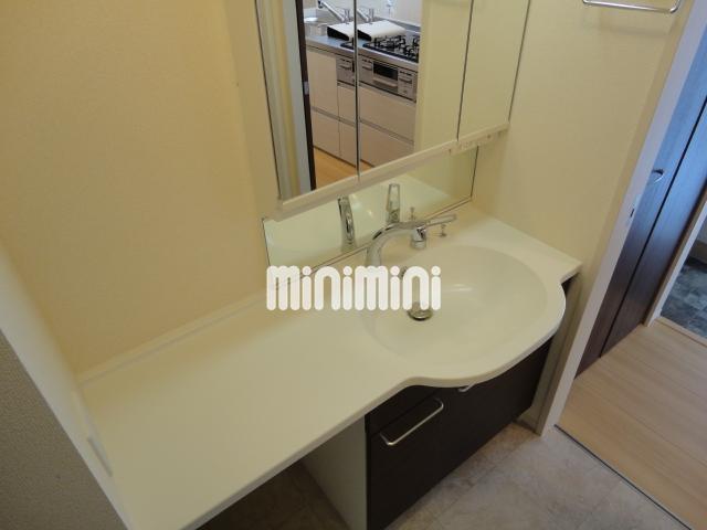 洗面設備　大きな洗面台