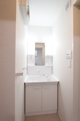 洗面設備　スペースが確保できる洗面所です