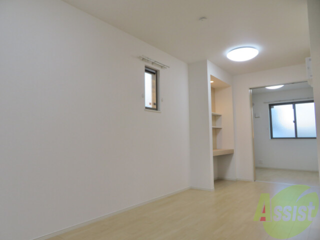 居室・リビング　リビングは１１．６帖の洋室です。日当たり良好でいいですね。