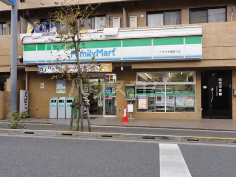 コンビニ　ファミリーマート滝野川店（コンビニ）まで369m