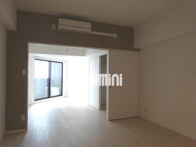 居室・リビング　明るく広々としたリビングです。