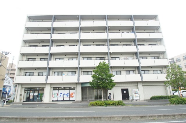 建物外観　新羽駅徒歩3分のマンションです。