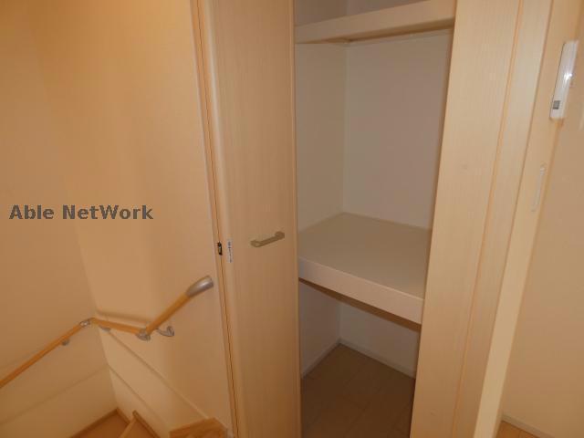 収納　階段上の収納