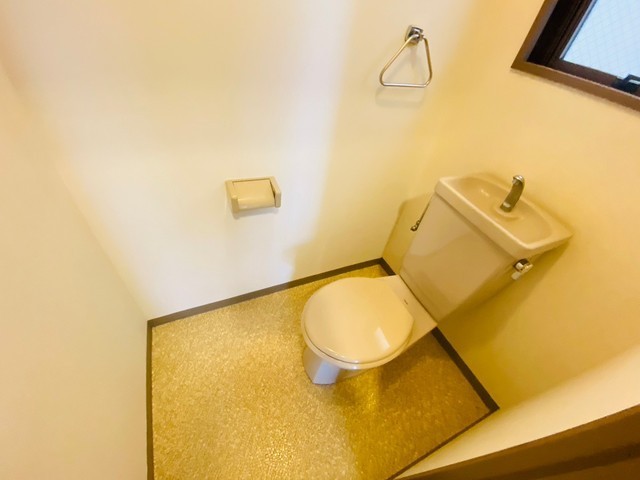 トイレ　※別４号室タイプの写真です