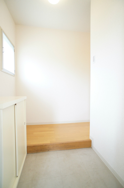 玄関　１０２号室参考写真