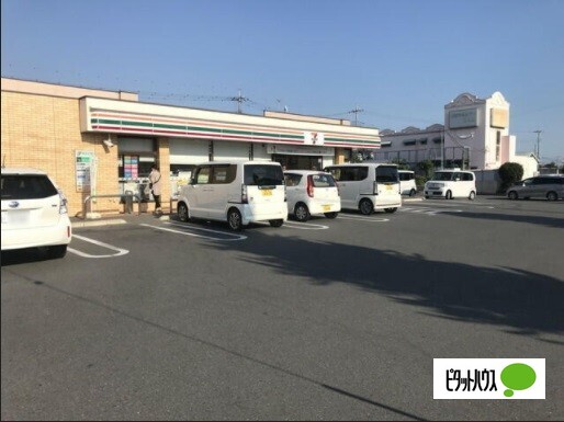 コンビニ　セブンイレブン伊勢崎韮塚町店（コンビニ）まで750m