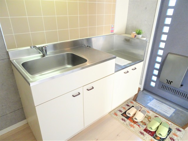 キッチン　便利なガスコンロ設置可能なキッチンです♪収納もあります！