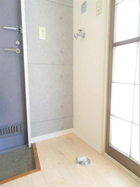 その他　洗濯機置き場は室内にあるので雨に濡れる心配はありません。