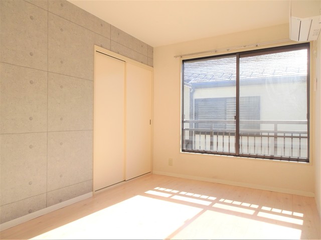 居室・リビング　人気の南向きなので暖かな日差しが入りますね♪