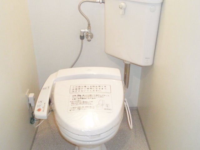 トイレ　写真は別号室のものです。