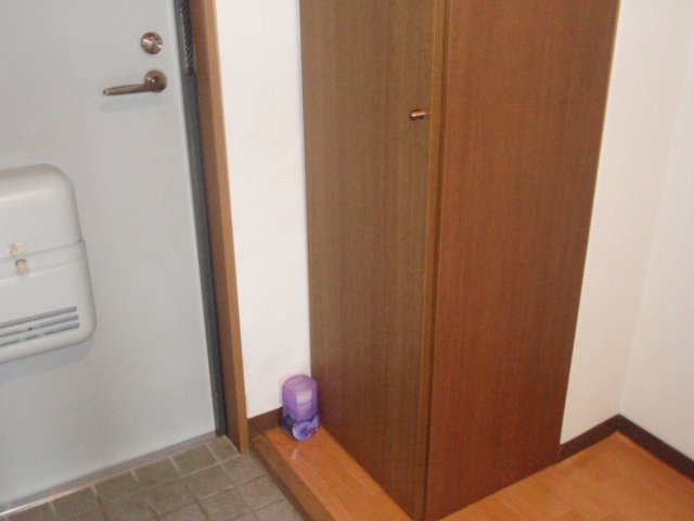 玄関　写真は別号室のものです。