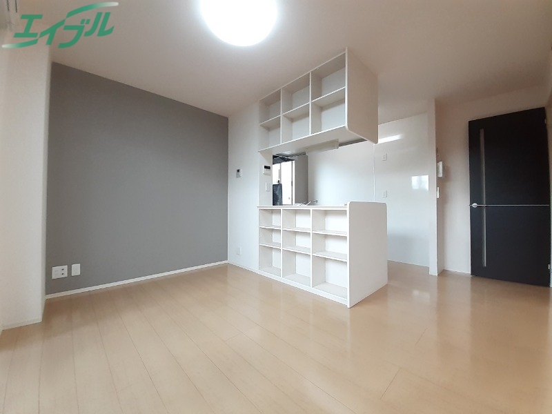 居室・リビング　別部屋反転参考写真です