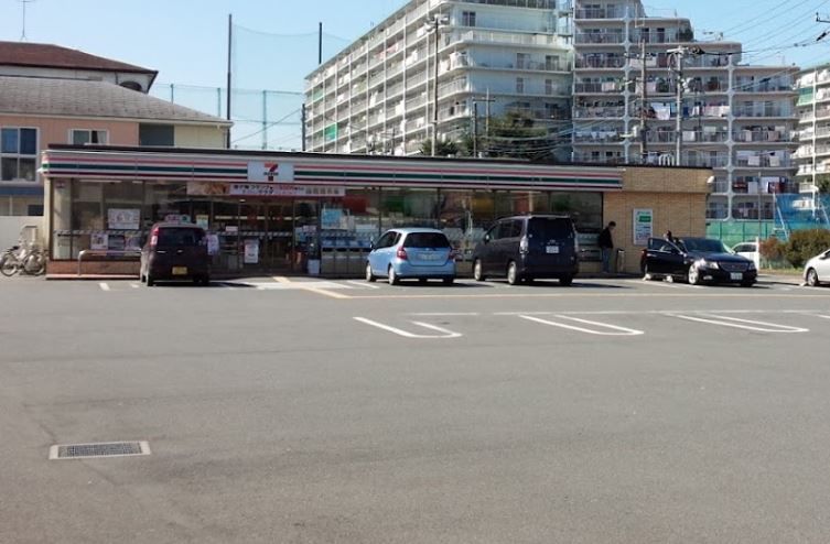 コンビニ　セブンイレブン北本二ツ家1丁目店（コンビニ）まで1210m