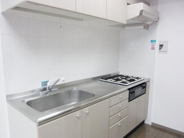 キッチン　♪便利なシステムキッチン３口です♪