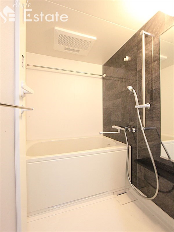 バス・シャワールーム　バスルーム